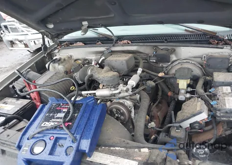 1999 Chevrolet Tahoe Lt z USA, uszkodzony, nr VIN 1GNEC13R7XJ481406